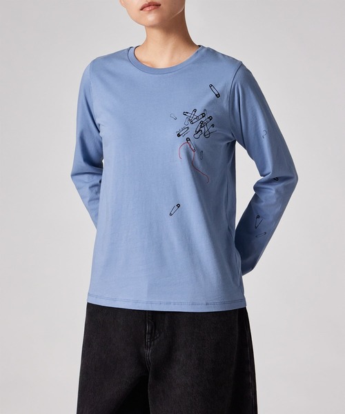 Paul Smith(ポールスミス)の「ウィメンズ "Safty Pins" 長袖Tシャツ / 265229 227V(Tシャツ/カットソー・レディース・ライトベージュ/グレイッシュブルー・MEDIUM)」の2枚目の写真