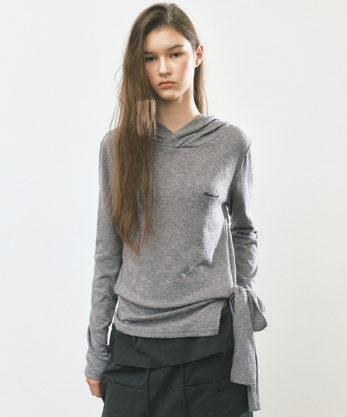 NICK&NICOLE(ニックアンドニコール)の「ストラップ付きフード長袖トップス_チャコール(Tシャツ/カットソー・レディース・チャコール・FREE)」の1枚目の写真