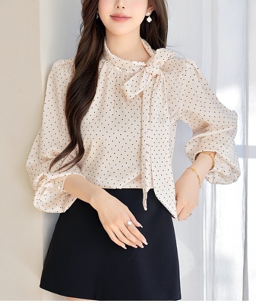 LUCPY(ラクピー)の「ドット柄サイドボウタイブラウス(シャツ/ブラウス・レディース・ホワイト・MEDIUM/LARGE/X-LARGE/SMALL)」の4枚目の写真
