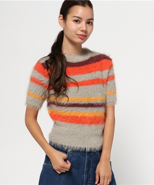 SLY（スライ）の「MINKY BORDER HG TOPS（ニット/セーター・レディース・グレー/レッド・1/2）」の2枚目の写真
