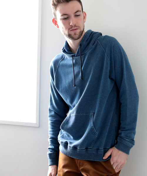 Denime(ドゥニーム)の「カットデニム裏毛プルオーバーパーカー(パーカー・メンズ・ネイビー/ブルー・LARGE/X-LARGE/MEDIUM/SMALL)」の1枚目の写真