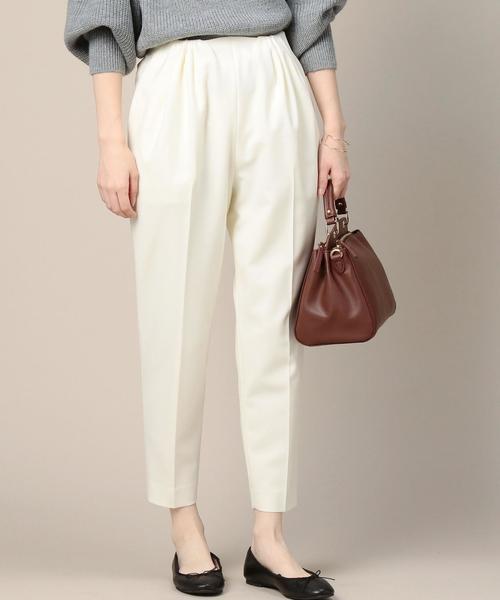 BEAUTY&YOUTH UNITED ARROWS(ビューティーアンドユースユナイテッドアローズ)の「BY タックギャザー テーパードパンツ◆(その他パンツ・レディース・オフホワイト/グレー/ベージュ/ワインレッド・MEDIUM/SMALL)」の2枚目の写真