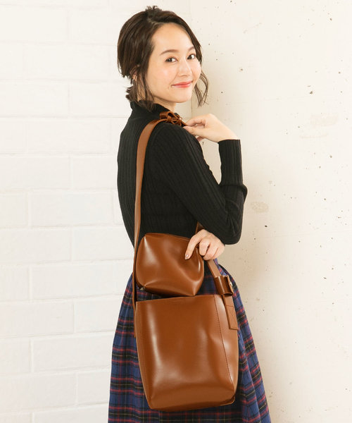 KOBE LETTUCE（コウベレタス）の「[ポーチ付き2セット]ショルダーバッグ/ハンドバッグとして使える2Wayフェイクレザーバッグ＊レディース/鞄/BAG[B1201]神戸レタス（ショルダーバッグ・レディース・チャコールグレー/ボルドー/キャメル・FREE）」の3枚目の写真