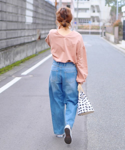 reca（レカ）の「2way Uネック&Vネックボリュームスウェットカットソー（スウェット・レディース・オフホワイト/ライトグレー/ベージュ/ネイビー/ピンク/カーキ/アイボリー/モカ/ベージュ系その他・M/FREE）」の17枚目の写真