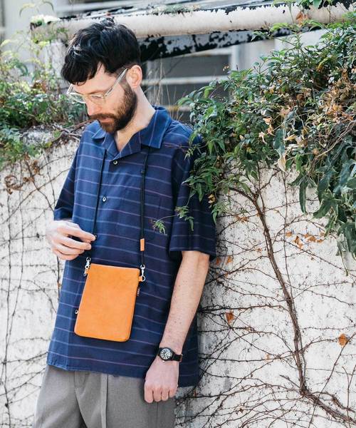 MR.OLIVE(Eagle Of Independence)（イーグルオブインデペンデンス）の「ウォーター プルーフ ウォッシャブル レザー / ミニスクエアショルダーバッグ(タイニー スクエア サコッシュ)（ショルダーバッグ・メンズ・ホワイト/ブラック/ベージュ/ネイビー/ブラウン・FREE）」の4枚目の写真