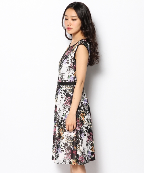 TOCCA（トッカ）の「Ｃａｍｅｌｉａドレス（ワンピース・レディース・ブラック系5・4/0/2/6）」の11枚目の写真