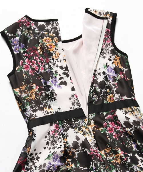 TOCCA（トッカ）の「Ｃａｍｅｌｉａドレス（ワンピース・レディース・ブラック系5・4/0/2/6）」の4枚目の写真