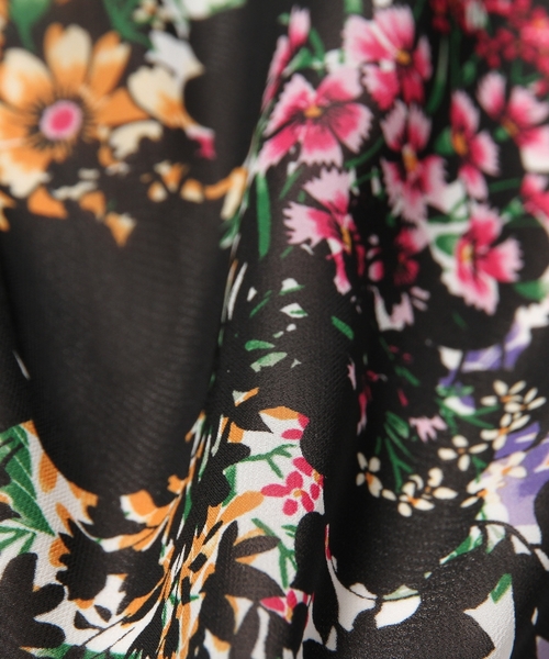 TOCCA（トッカ）の「Ｃａｍｅｌｉａドレス（ワンピース・レディース・ブラック系5・4/0/2/6）」の2枚目の写真