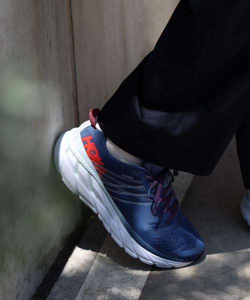 HOKA(ホカ)の「HOKA ONE ONE / ホカ オネオネ CLIFTON6(スニーカー・メンズ・ブラック/レッド/ブルー・26/27/28/29/25.5/26.5/27.5)」の10枚目の写真