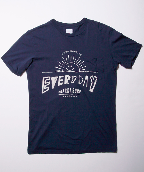 AMERICAN RAG CIE(アメリカンラグシー)の「marka × AMERICAN RAG CIE 別注SMILY Tシャツ∴(Tシャツ/カットソー・メンズ・オフホワイト/ネイビー・1/2)」の9枚目の写真