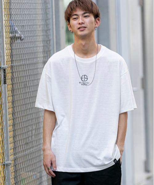 En serio TOKYO（エンソリオトーキョー）の「トレードマーク刺繍ロゴ ビッグシルエット Tシャツ（Tシャツ/カットソー・メンズ・ブラック/オフホワイト/サンドベージュ/スモークピンク/グレイッシュブルー・LL/S/M/L）」の13枚目の写真