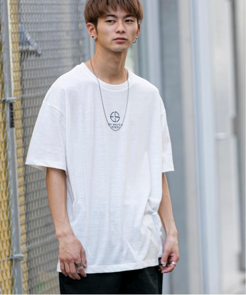 En serio TOKYO（エンソリオトーキョー）の「トレードマーク刺繍ロゴ ビッグシルエット Tシャツ（Tシャツ/カットソー・メンズ・ブラック/オフホワイト/サンドベージュ/スモークピンク/グレイッシュブルー・LL/S/M/L）」の7枚目の写真