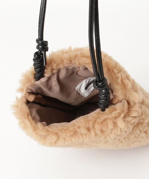 Minnetonka（ミネトンカ）の「＿MINNETONKA　Old boa mini pouch（ショルダーバッグ・レディース・オフホワイト/ベージュ・FREE）」の5枚目の写真