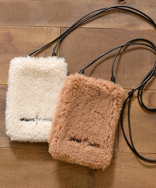 Minnetonka（ミネトンカ）の「＿MINNETONKA　Old boa mini pouch（ショルダーバッグ・レディース・オフホワイト/ベージュ・FREE）」の7枚目の写真