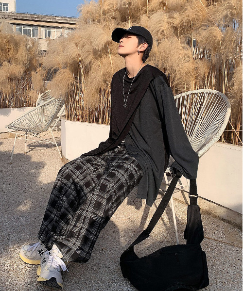 neos(ネオス)の「【neos -addictive design-】ビッグシルエット 切替 配色 ドレープカットソー(Tシャツ/カットソー・メンズ・ブルー/ブラウン/ブラック・MEDIUM/LARGE)」の5枚目の写真