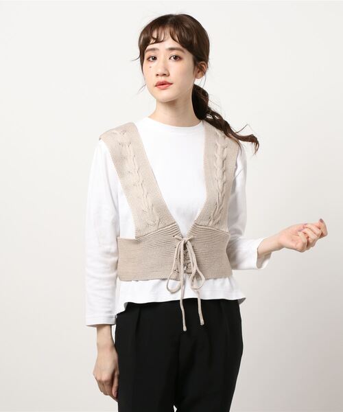 earth music&ecology（アースミュージックアンドエコロジー）の「2wayケーブルラインベスト ＊（ベスト・レディース・ブラック/ベージュ/オフホワイト・FREE）」の3枚目の写真