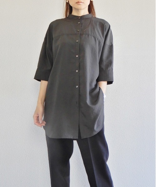 y/m by Yukie（イムバイユキエ）の「バックフリルシャツチュニック（シャツ/ブラウス・レディース・チャコールグレー/オフホワイト・FREE）」の7枚目の写真