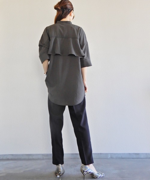 y/m by Yukie（イムバイユキエ）の「バックフリルシャツチュニック（シャツ/ブラウス・レディース・チャコールグレー/オフホワイト・FREE）」の11枚目の写真