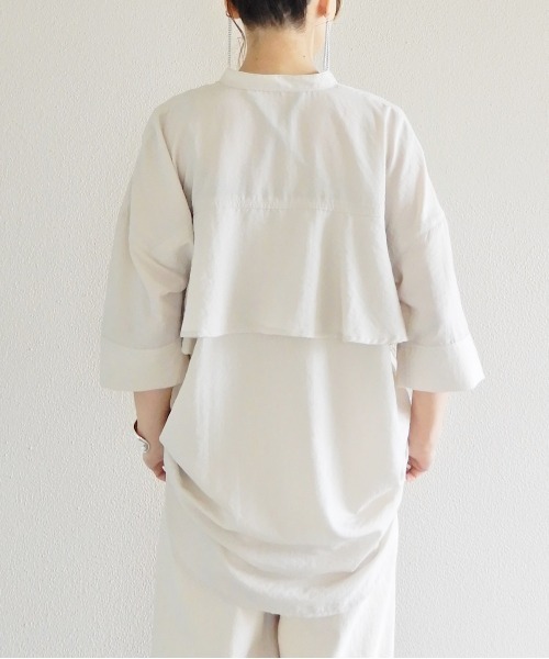 y/m by Yukie（イムバイユキエ）の「バックフリルシャツチュニック（シャツ/ブラウス・レディース・チャコールグレー/オフホワイト・FREE）」の9枚目の写真