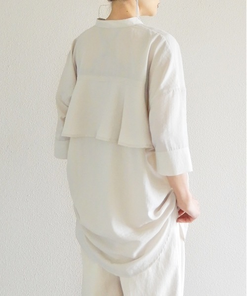 y/m by Yukie（イムバイユキエ）の「バックフリルシャツチュニック（シャツ/ブラウス・レディース・チャコールグレー/オフホワイト・FREE）」の12枚目の写真