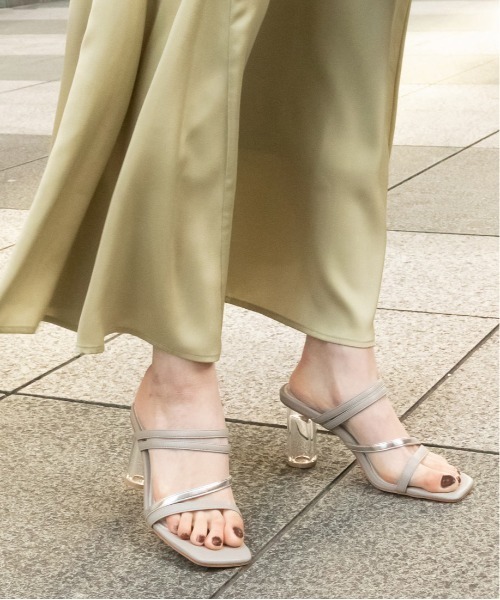 RANDA（ランダ）の「メタリックストラップミュールサンダル（サンダル・レディース・グレー/オレンジ/アイボリー・S/LL/L/M）」の2枚目の写真