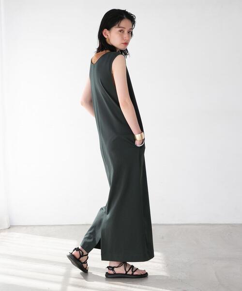 FEELING MADE（フィーリングメイド）の「FEELING MADE ストレッチポンチ Vネック ジャンパースカート（ワンピース・レディース・パープル/ブラック/ダークグリーン・MEDIUM/SMALL/LARGE）」の19枚目の写真