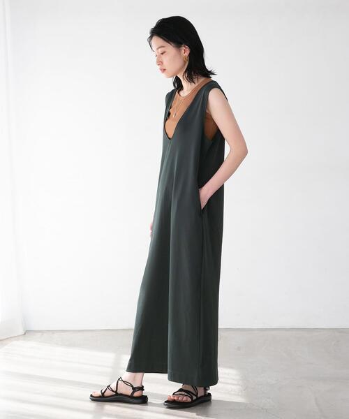 FEELING MADE（フィーリングメイド）の「FEELING MADE ストレッチポンチ Vネック ジャンパースカート（ワンピース・レディース・パープル/ブラック/ダークグリーン・MEDIUM/SMALL/LARGE）」の20枚目の写真
