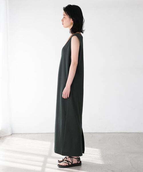 FEELING MADE（フィーリングメイド）の「FEELING MADE ストレッチポンチ Vネック ジャンパースカート（ワンピース・レディース・パープル/ブラック/ダークグリーン・MEDIUM/SMALL/LARGE）」の12枚目の写真