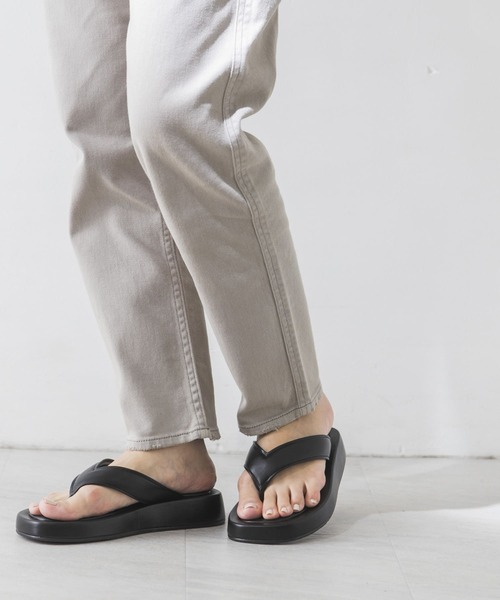 URBAN RESEARCH（アーバンリサーチ）の「厚底トングサンダル（サンダル・レディース・ブラック/ベージュ・37/38）」の5枚目の写真