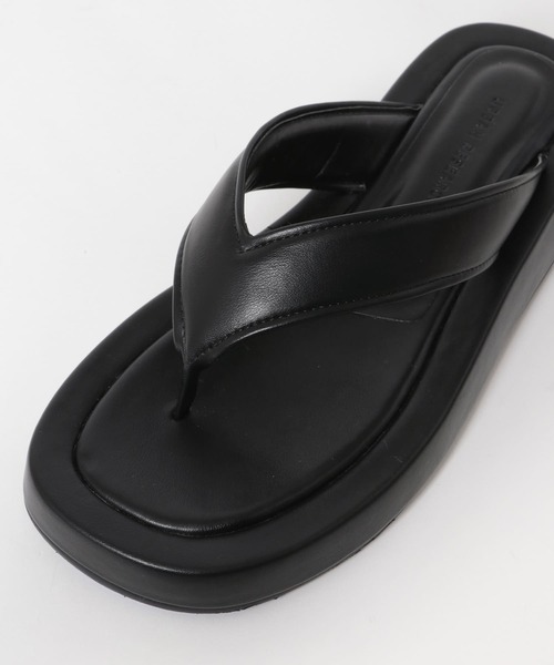 URBAN RESEARCH（アーバンリサーチ）の「厚底トングサンダル（サンダル・レディース・ブラック/ベージュ・37/38）」の6枚目の写真