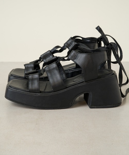 Kastane（カスタネ）の「バルキーレースアップサンダル（サンダル・レディース・アイボリー/ブラック・M/L）」の17枚目の写真