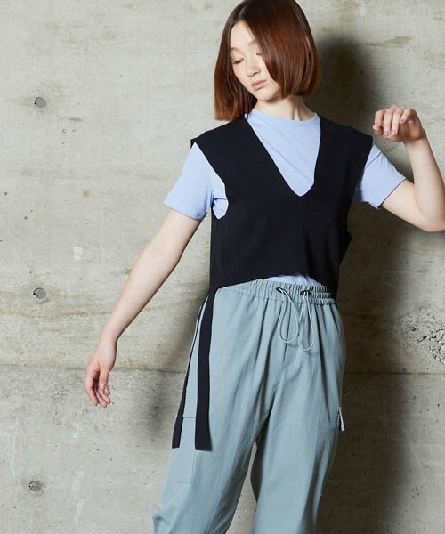 lautreamont BLEUBLANC（ロートレアモンブルーブラン）の「Vネックサイドリボンニットベスト（ニット/セーター・レディース・ブラック/ピンク/グリーン・9号）」の5枚目の写真