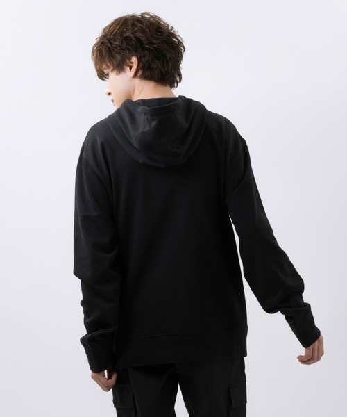NEW BALANCE(ニューバランス)の「NB Essentials 刺しゅうロゴ スウェットフーディ(パーカー・メンズ・グレー/ライトイエロー/ネイビー/ブラック/バーガンディー/ダークグリーン・SMALL/LARGE/MEDIUM/X-LARGE/XX-LARGE)」の12枚目の写真