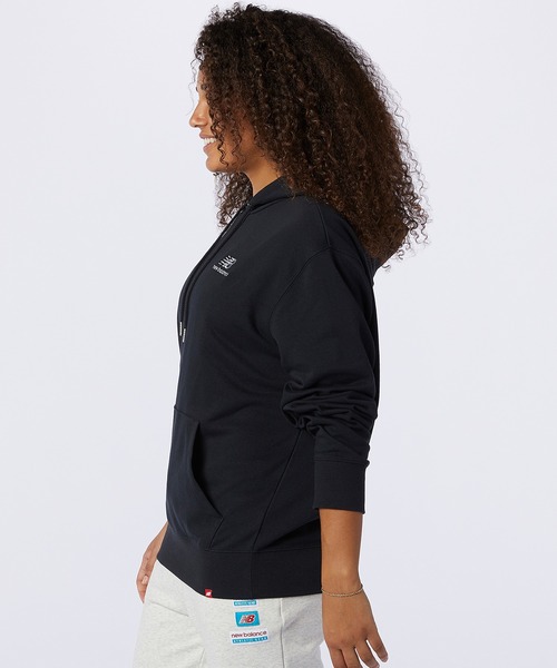 NEW BALANCE(ニューバランス)の「NB Essentials 刺しゅうロゴ スウェットフーディ(パーカー・メンズ・グレー/ライトイエロー/ネイビー/ブラック/バーガンディー/ダークグリーン・SMALL/LARGE/MEDIUM/X-LARGE/XX-LARGE)」の13枚目の写真