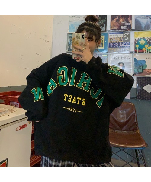 DEVICE（デバイス）の「ボリュームスリーブ ビッグシルエット レター プリント スウェット トレーナー（スウェット・レディース・ブラック/ブルー・FREE）」の5枚目の写真