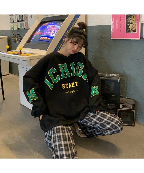 DEVICE（デバイス）の「ボリュームスリーブ ビッグシルエット レター プリント スウェット トレーナー（スウェット・レディース・ブラック/ブルー・FREE）」の3枚目の写真