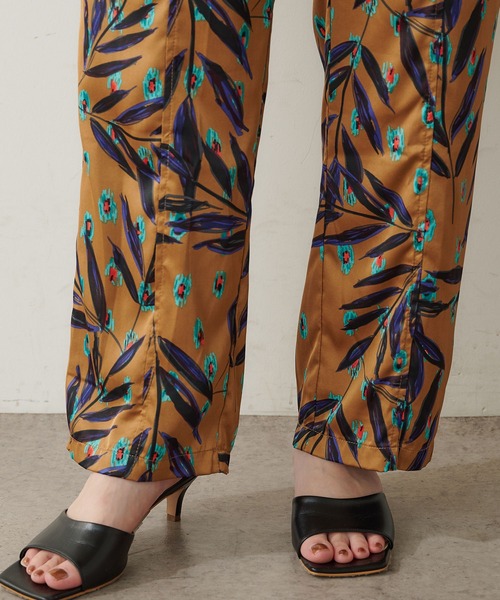 SHENERY(シーナリー)の「柄イージーパンツ(その他パンツ・レディース・アイボリー/キャメル・FREE)」の17枚目の写真