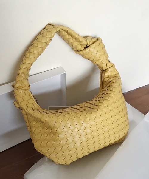 LIPSERVICE(リップサービス)の「編み込みラウンド2WAYバッグ【ZOZOTOWN限定】(ショルダーバッグ・レディース・アイボリー/イエロー/ブラック・FREE)」の8枚目の写真