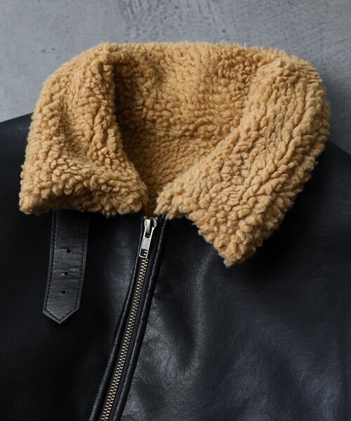 FREAK'S STORE（フリークスストア）の「WEB限定 フェイクレザー ボンディングボア B-3ブルゾン/フェイクムートン/ビッグシルエット（ブルゾン・メンズ・ブラック/ブラウン・SMALL/LARGE/MEDIUM）」の4枚目の写真