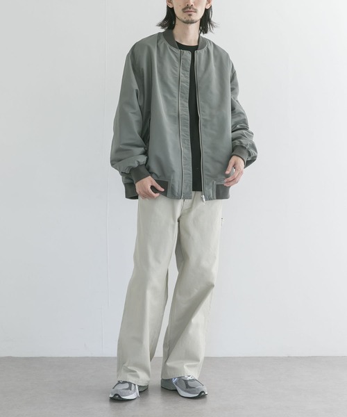 URBAN RESEARCH（アーバンリサーチ）の「オーバーサイズMA1（MA-1・メンズ・ベージュ/パープル/グレー/カーキ/ピンク・FREE）」の6枚目の写真