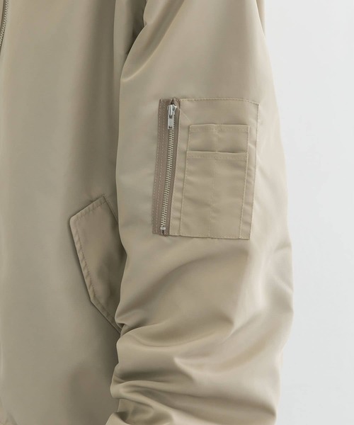 URBAN RESEARCH（アーバンリサーチ）の「オーバーサイズMA1（MA-1・メンズ・ベージュ/パープル/グレー/カーキ/ピンク・FREE）」の16枚目の写真