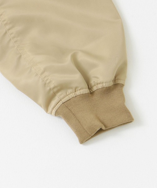 URBAN RESEARCH（アーバンリサーチ）の「オーバーサイズMA1（MA-1・メンズ・ベージュ/パープル/グレー/カーキ/ピンク・FREE）」の22枚目の写真