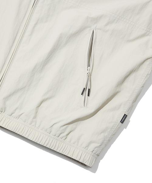 COVERNAT（カバーナット）の「【COVERNAT】PADDED TRACK JACKET / カバーナット パデッド ナイロン トラック ジャケット（ナイロンジャケット・メンズ・アイボリー/ブラック/グレー・SMALL/X-LARGE/LARGE/MEDIUM）」の7枚目の写真