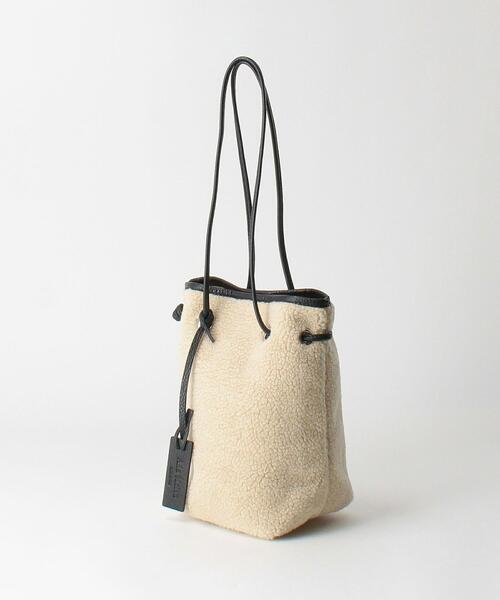 green label relaxing（グリーンレーベルリラクシング）の「＜A.la Malva(ア・ラ・マルヴァ)＞ ボア 巾着 ショルダー 2WAY バッグ（ショルダーバッグ・レディース・ブラック/オフホワイト・FREE）」の3枚目の写真