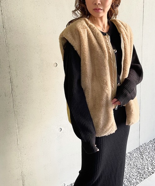 JUNOAH（ジュノア）の「リバーシブルキルティングボアベスト（ベスト・レディース・ブラック/ベージュ/グレー/グリーン/クリーム・MEDIUM/LARGE）」の3枚目の写真