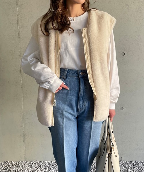 JUNOAH（ジュノア）の「リバーシブルキルティングボアベスト（ベスト・レディース・ブラック/ベージュ/グレー/グリーン/クリーム・MEDIUM/LARGE）」の4枚目の写真