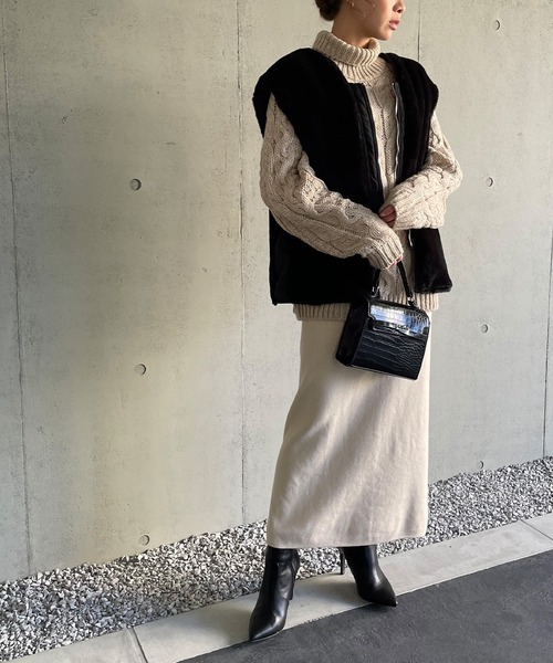 JUNOAH（ジュノア）の「リバーシブルキルティングボアベスト（ベスト・レディース・ブラック/ベージュ/グレー/グリーン/クリーム・MEDIUM/LARGE）」の2枚目の写真