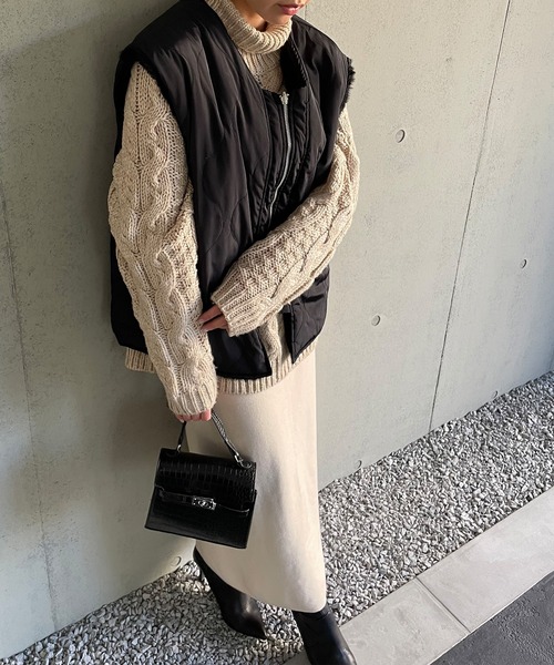 JUNOAH（ジュノア）の「リバーシブルキルティングボアベスト（ベスト・レディース・ブラック/ベージュ/グレー/グリーン/クリーム・MEDIUM/LARGE）」の15枚目の写真