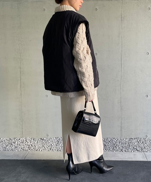 JUNOAH（ジュノア）の「リバーシブルキルティングボアベスト（ベスト・レディース・ブラック/ベージュ/グレー/グリーン/クリーム・MEDIUM/LARGE）」の6枚目の写真