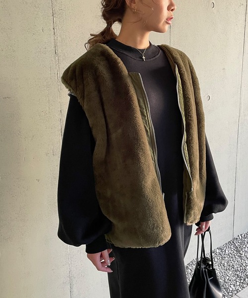 JUNOAH（ジュノア）の「リバーシブルキルティングボアベスト（ベスト・レディース・ブラック/ベージュ/グレー/グリーン/クリーム・MEDIUM/LARGE）」の11枚目の写真